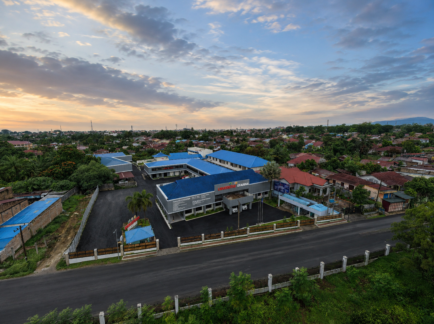 Universitas Efarina